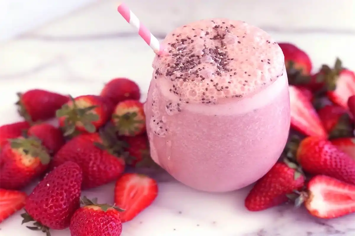 strawberry chia smoothie