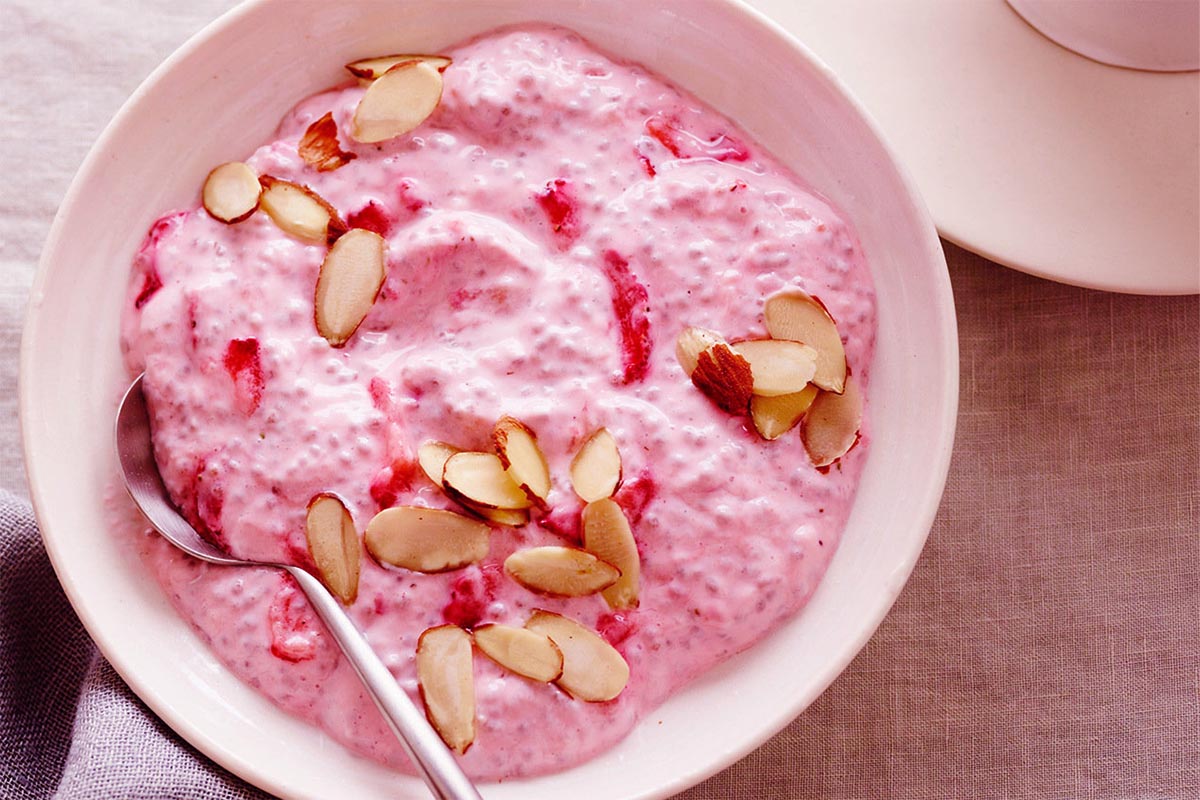 retina_hungry-girl-healthy-strawberry-chia-yogurt-bowl